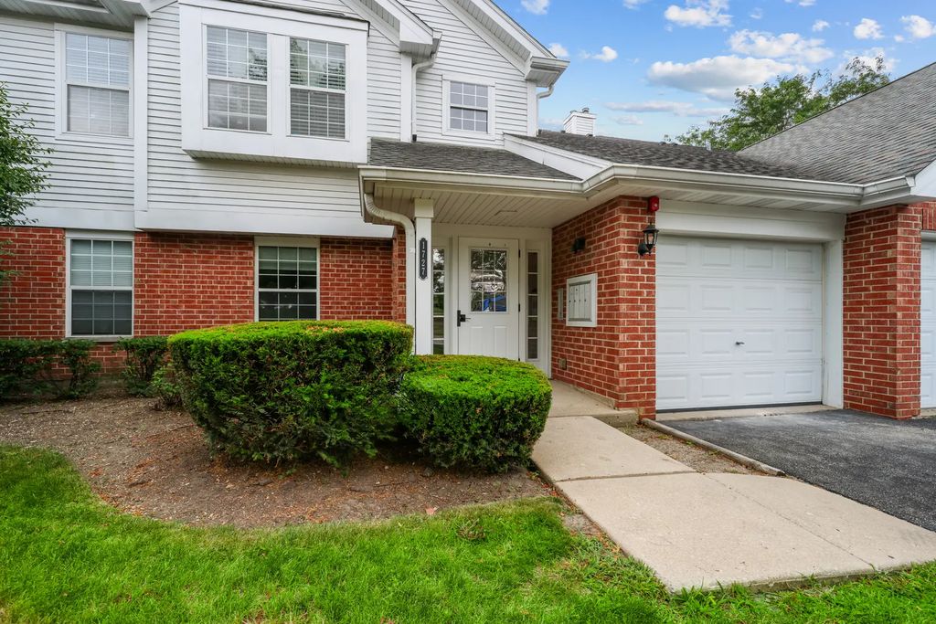 1727 W Hawkes Street 8, Arlington Heights