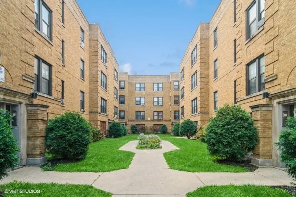 3213 W Diversey Avenue 301, Chicago, 60647