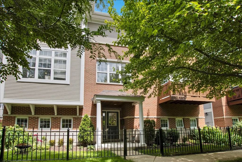 4922 S Cornell Avenue, Chicago, 60615