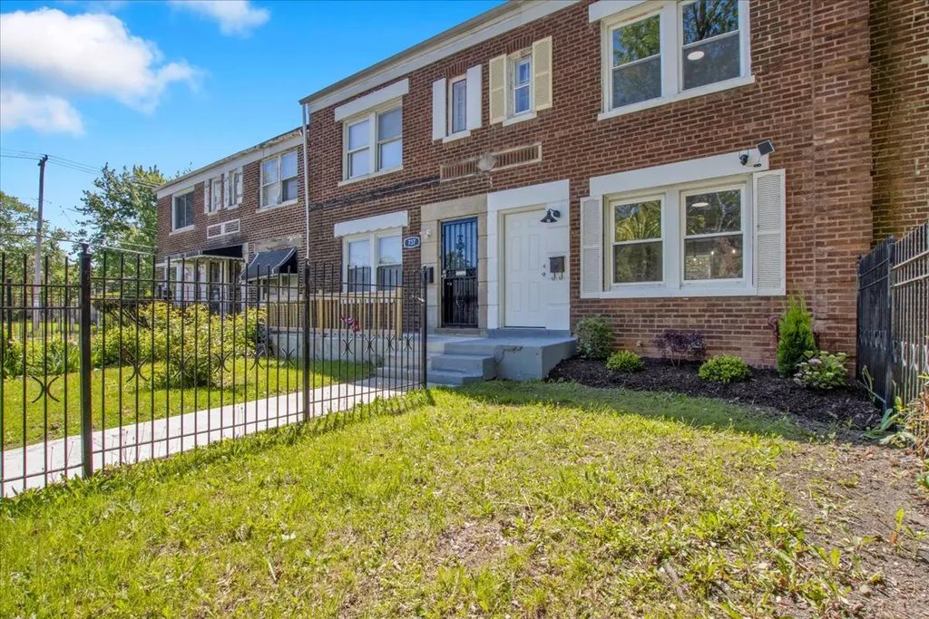 735 E 105th Street, Chicago, 60628