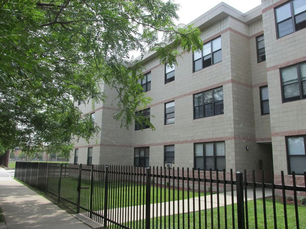 4752 S Wabash Avenue 106, Chicago