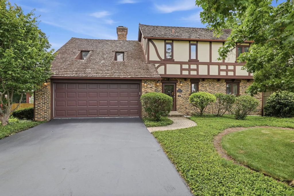 534 E Forest Avenue, Wheaton