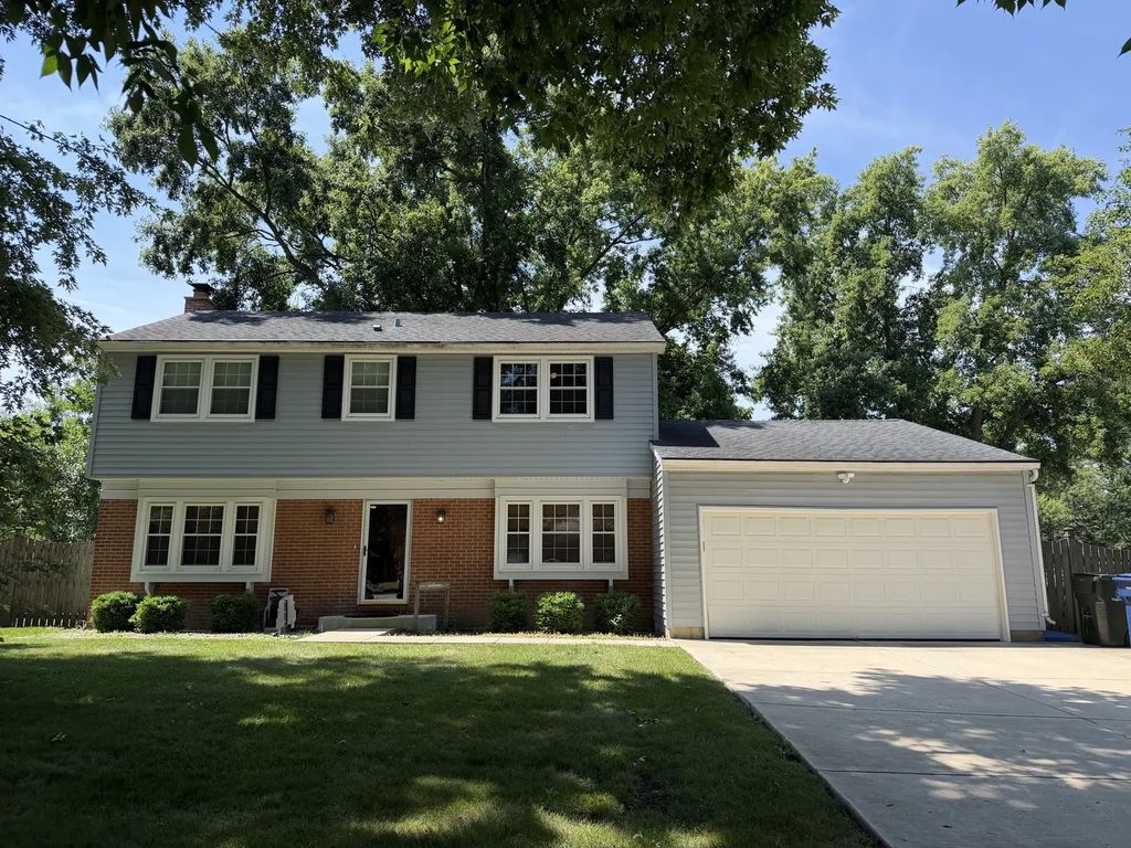 1927 Farmington Court, Naperville