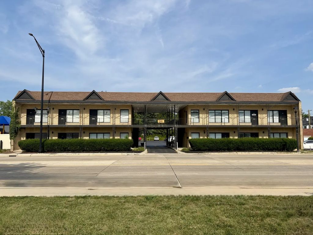 381 N York Street, Elmhurst