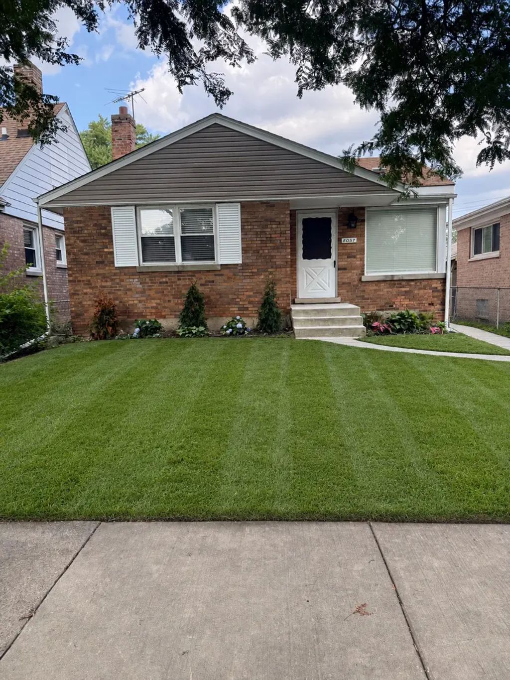 8057 S Saint Louis Avenue, Chicago