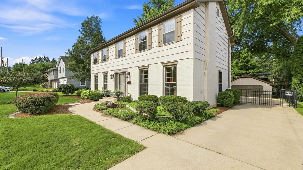 184 Spring Avenue, Glen Ellyn