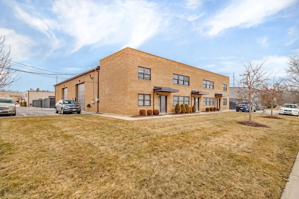 3s340 Rockwell Street N 201, Warrenville
