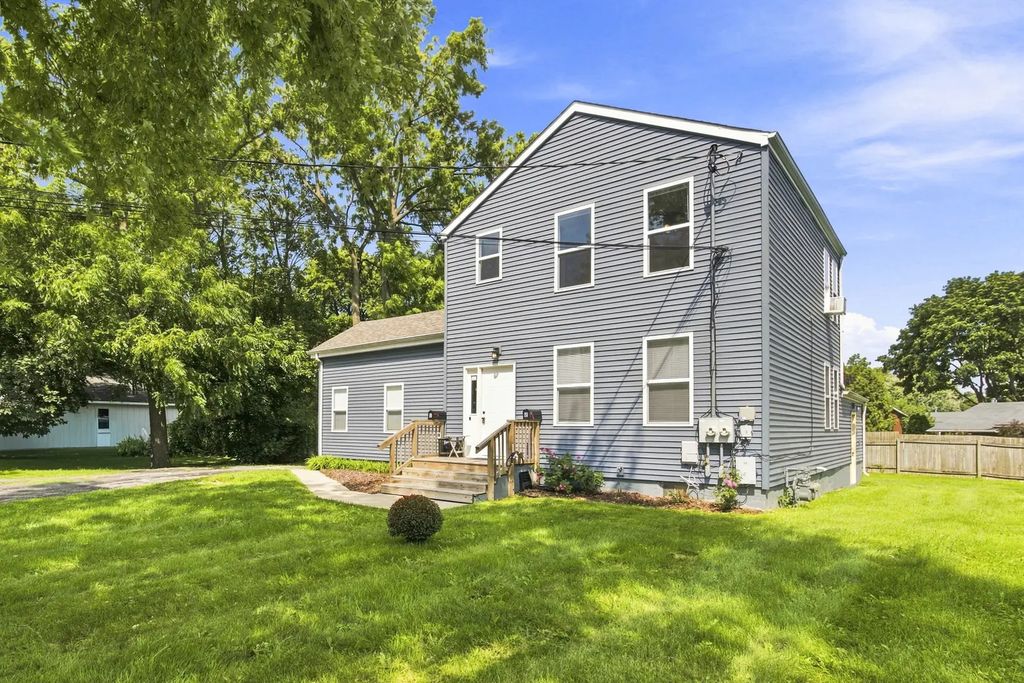 326 Railroad Street 2, Woodstock