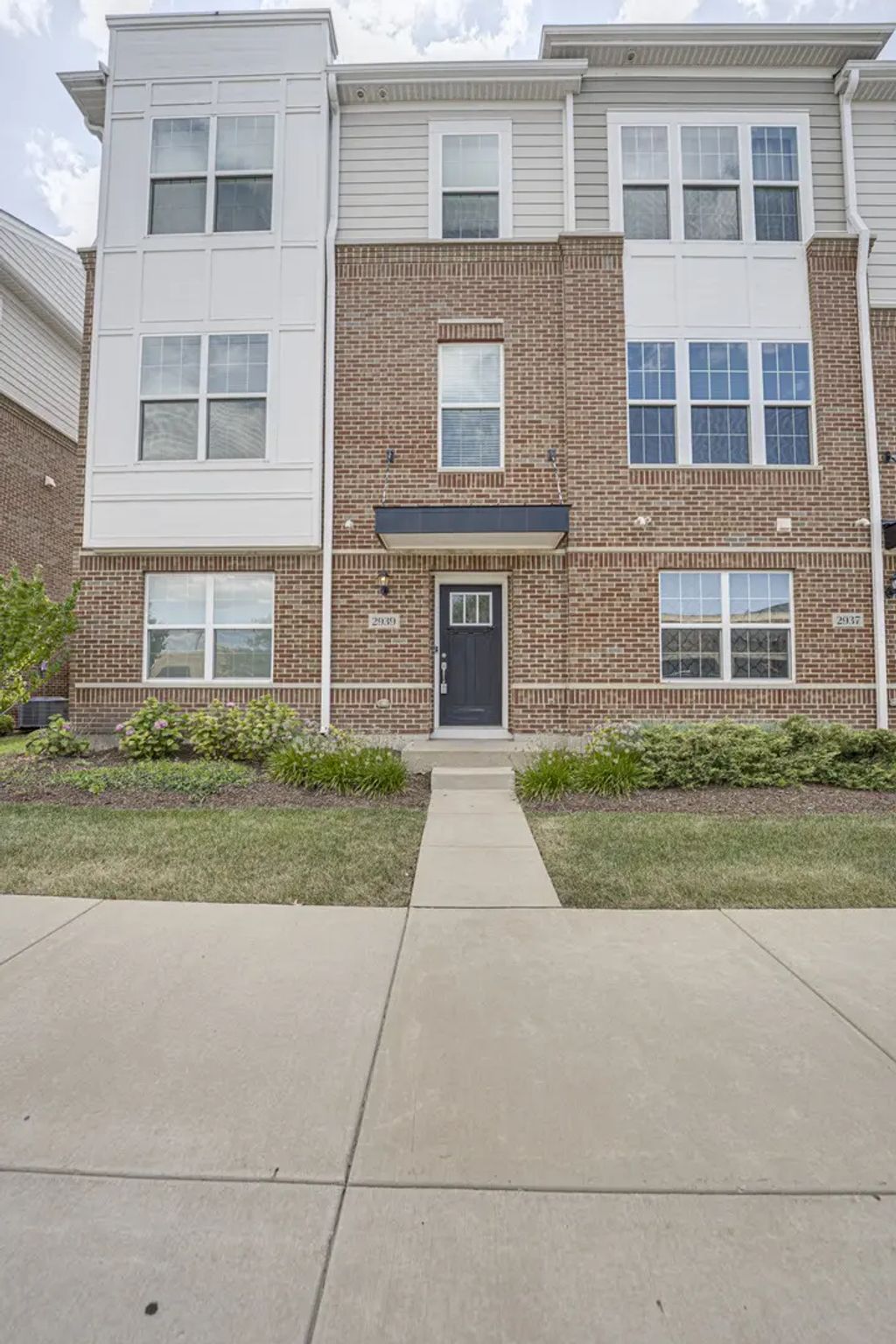 2939 Showplace Drive, Naperville