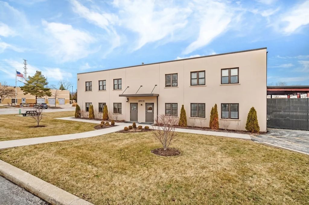 29w030 Main Street 202, Warrenville