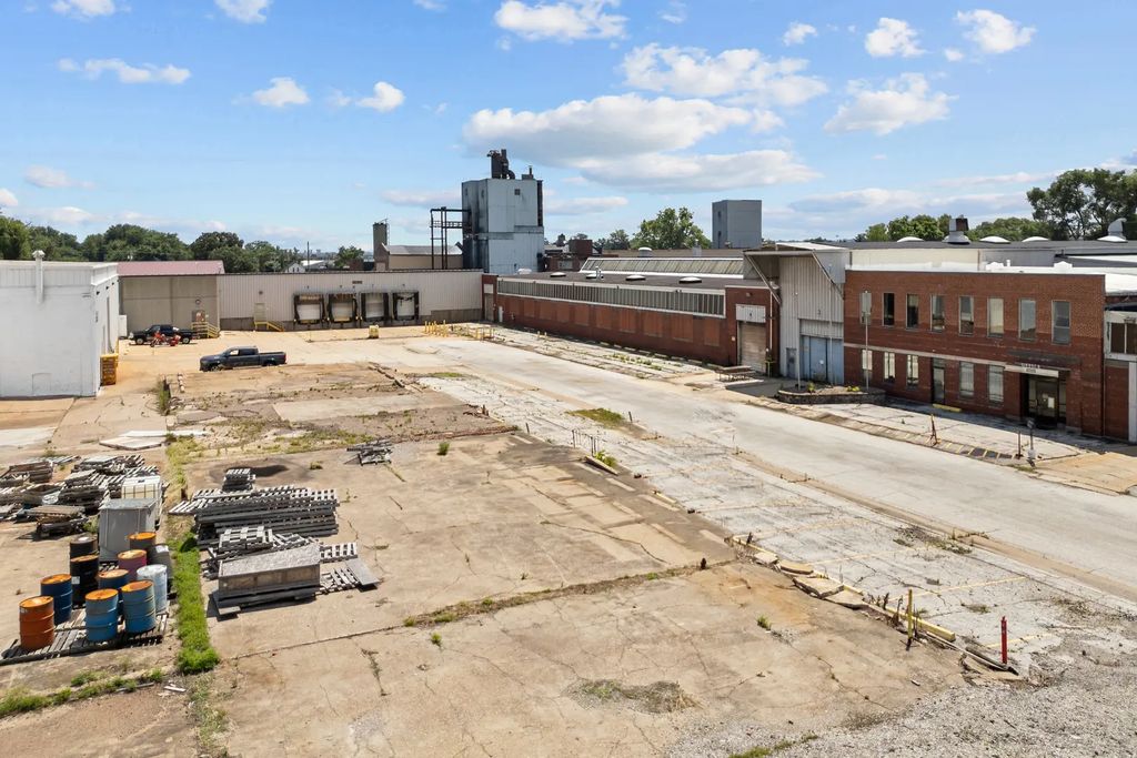 1833 W 2nd Street, Davenport