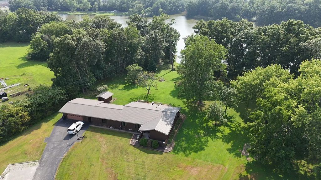 8 Lakedale Drive, Salem