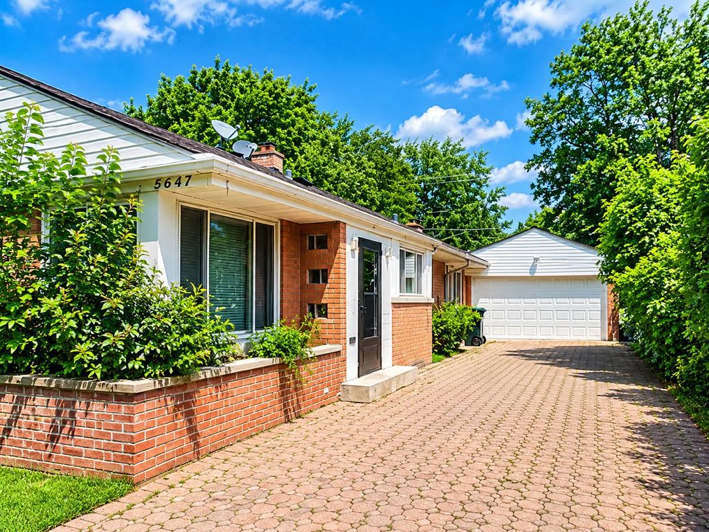 6647 N Lawndale Avenue, Lincolnwood