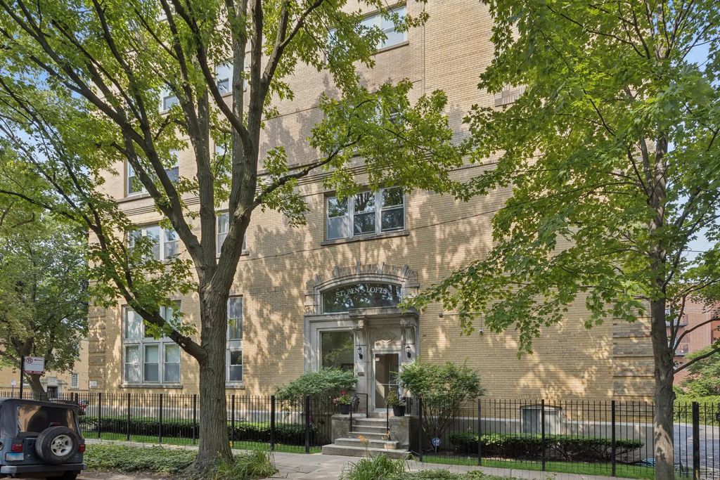 3900 N Claremont Avenue 205, Chicago, 60618