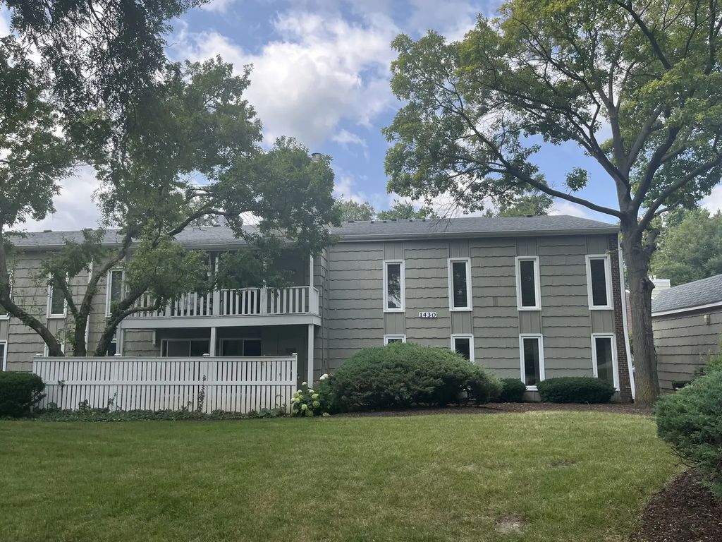 1430 Stonebridge Trail 1-1, Wheaton