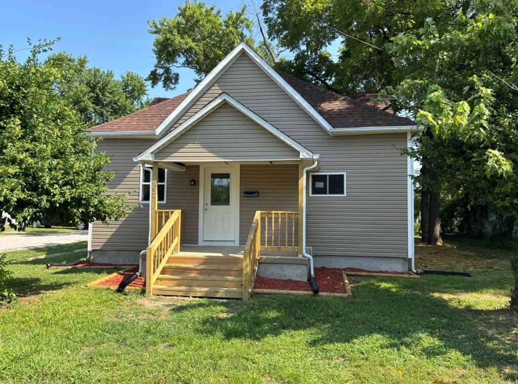 1102 E Church Street, Salem