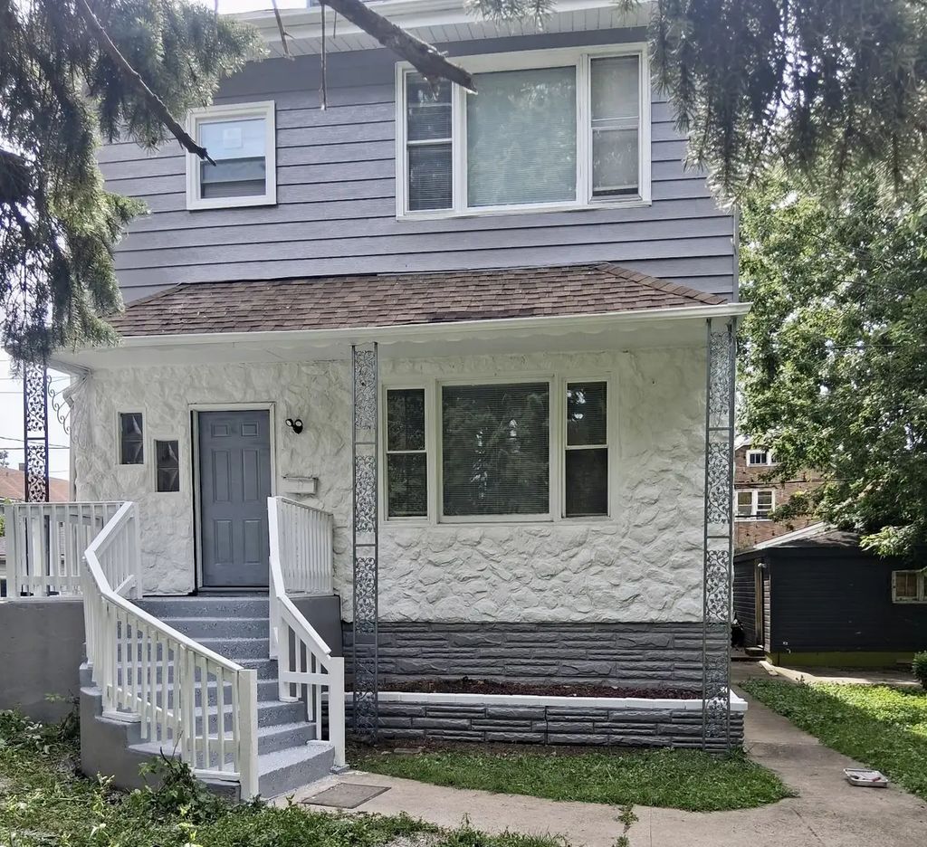 8518 S Muskegon Avenue, Chicago