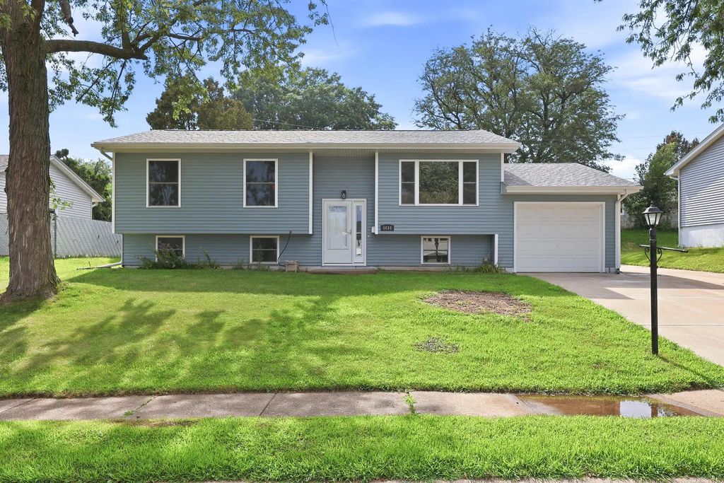 5010 N Harrison Street, Davenport