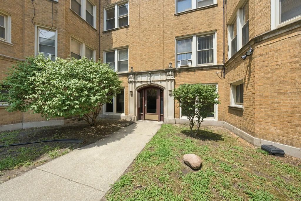 2212 E 70th Street 1b, Chicago, 60649