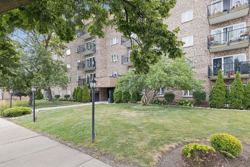 907 Curtiss Street 304, Downers Grove