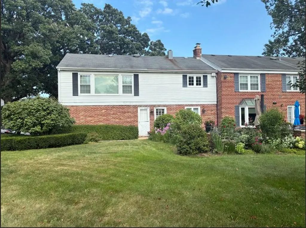 315 E Kenilworth Avenue 1, Prospect Heights