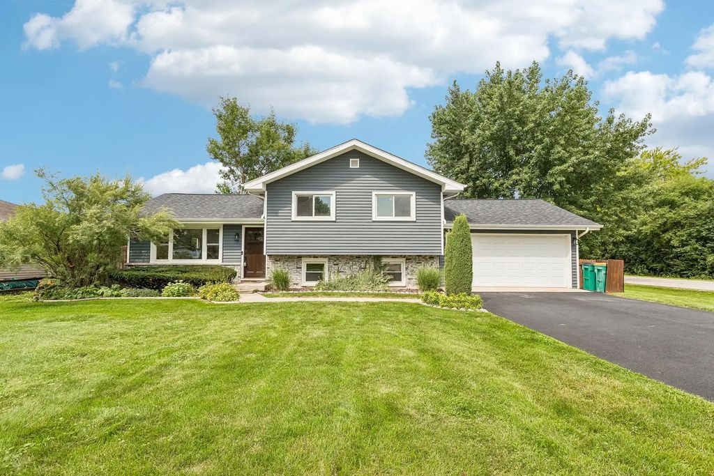 0n210 Prince Crossing Road, West Chicago