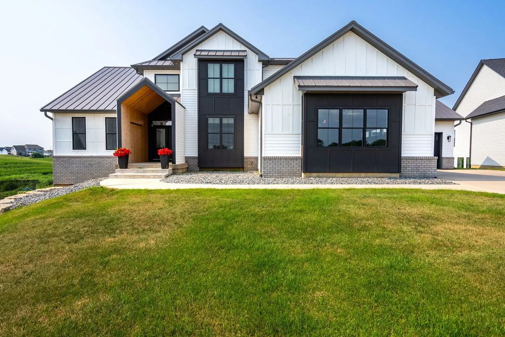 5492 Tucker Trail, Bettendorf
