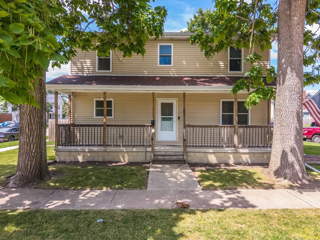 521 W Water Street, Pontiac