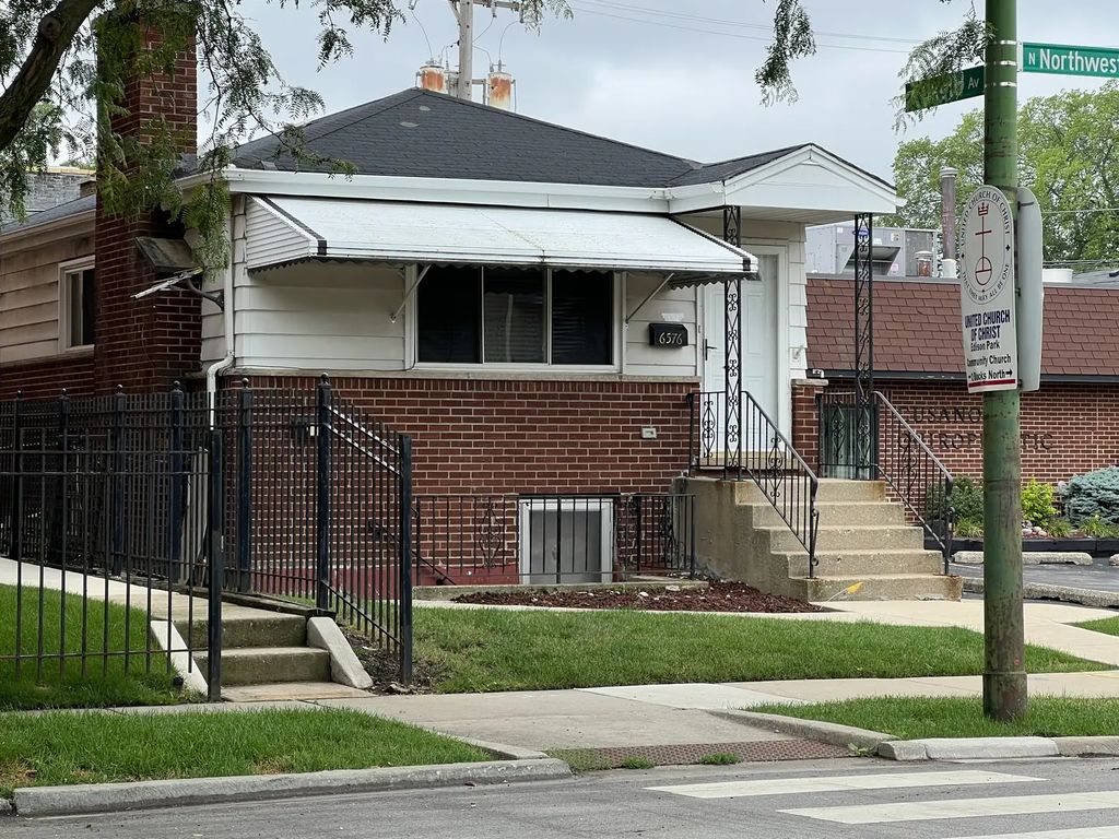 6576 N Northwest Highway, Chicago