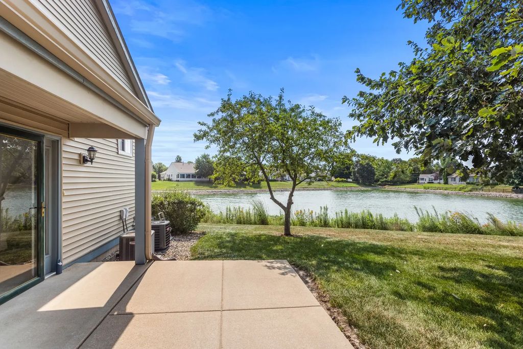 2406 Windward Boulevard 205, Champaign