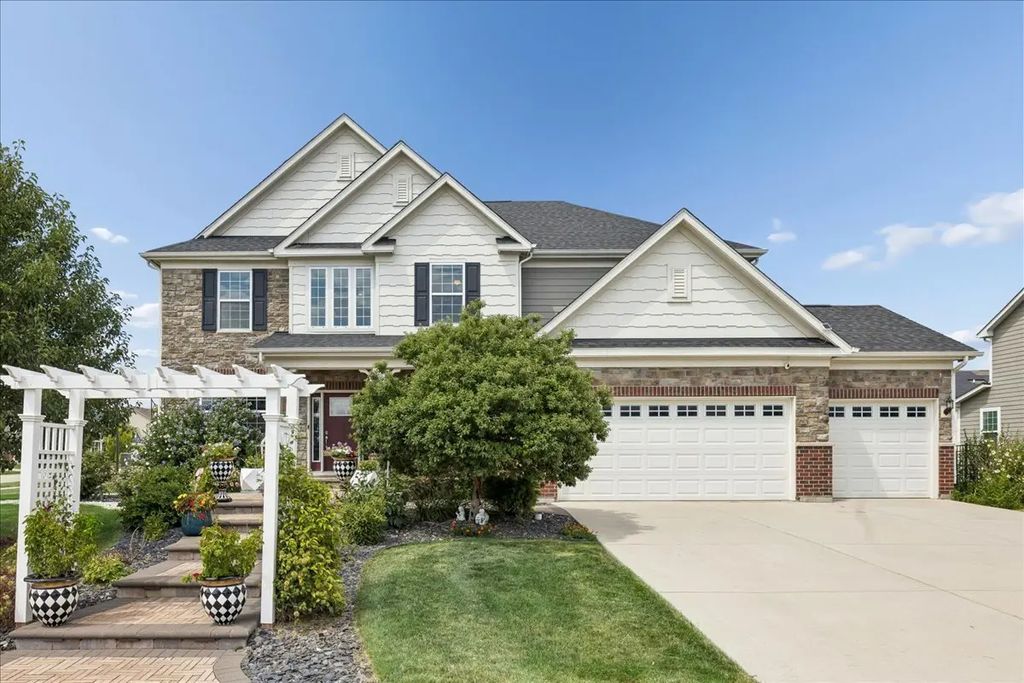 4327 Plantree Road, Naperville