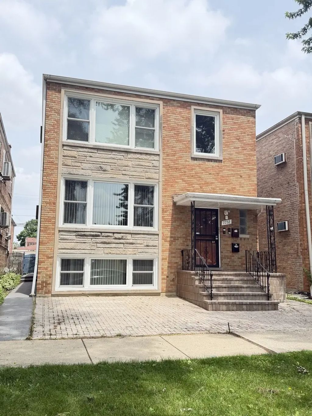 7732 W Addison Street G, Chicago