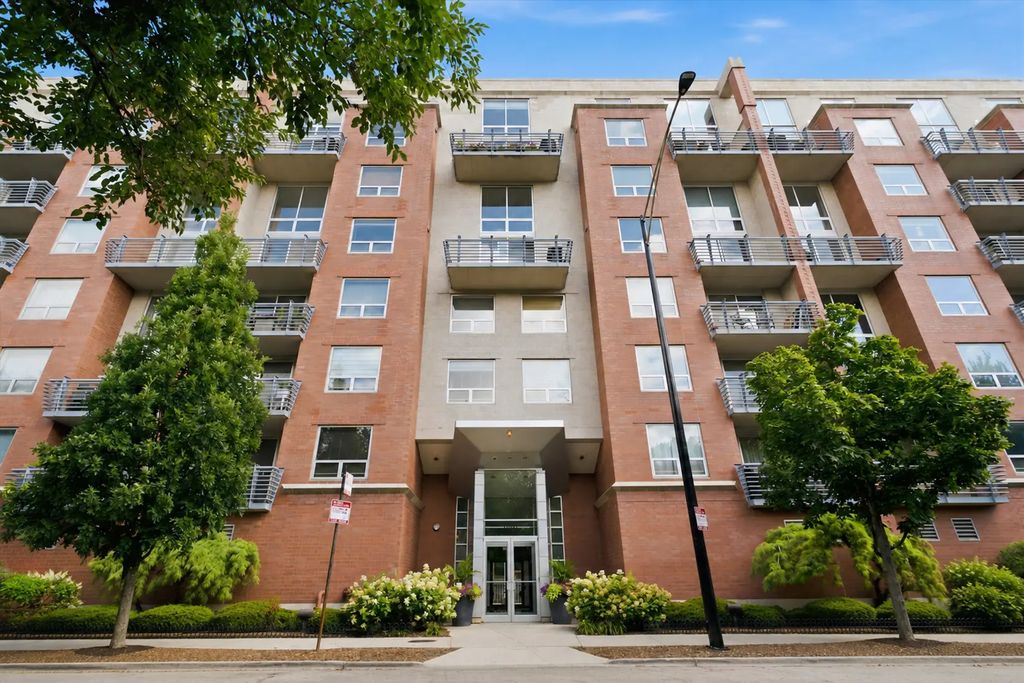 1100 W Montrose Avenue 502, Chicago, 60613