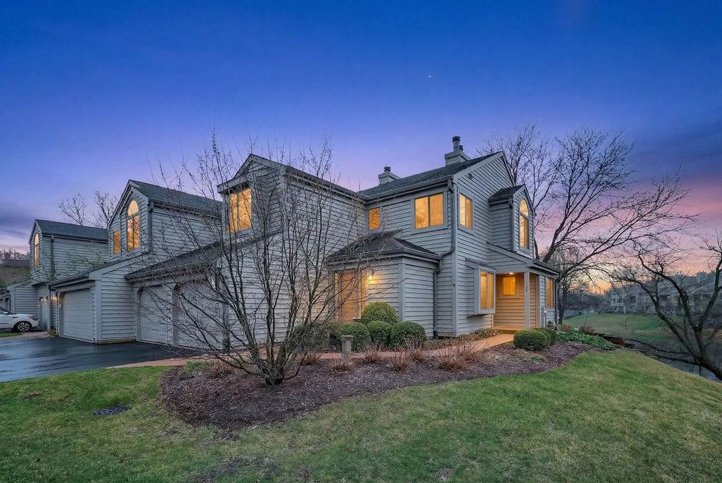 962 Shoreline Road 898, Lake Barrington, 60010