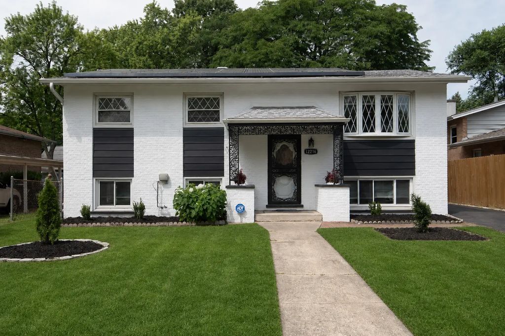 12216 S Lawndale Avenue, Alsip