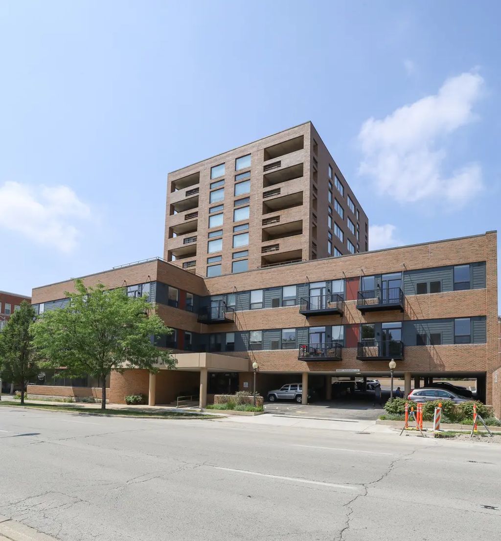 880 Lee Street 315, Des Plaines
