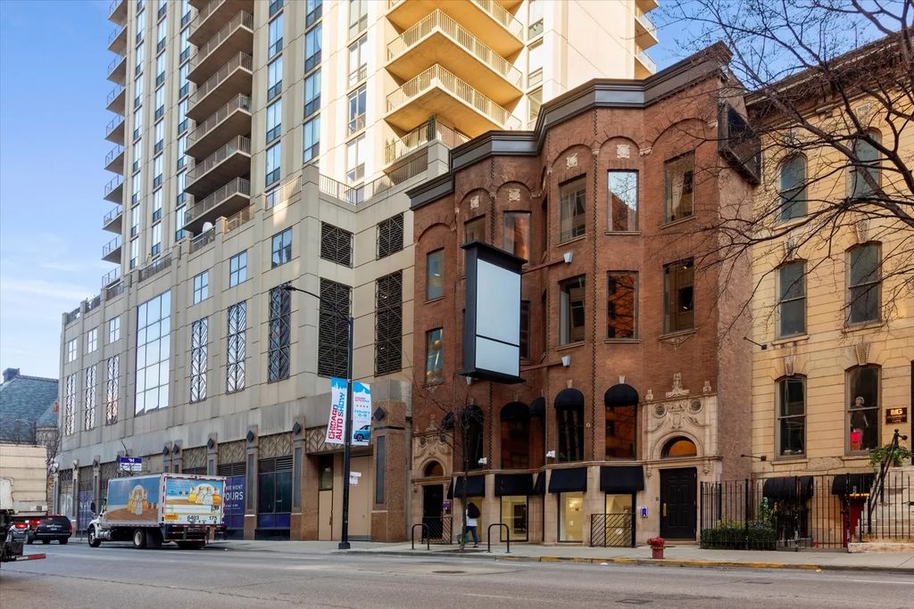 22 W Ontario Street 300-b, Chicago