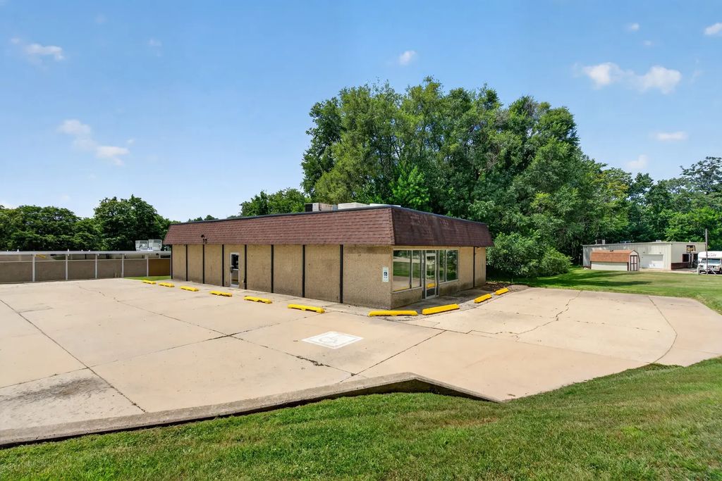 800 W Bluff Street, Marseilles