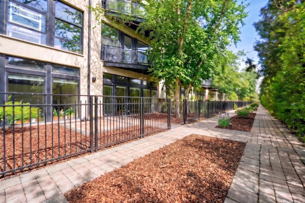 1071 W 15th Street 109, Chicago, 60608
