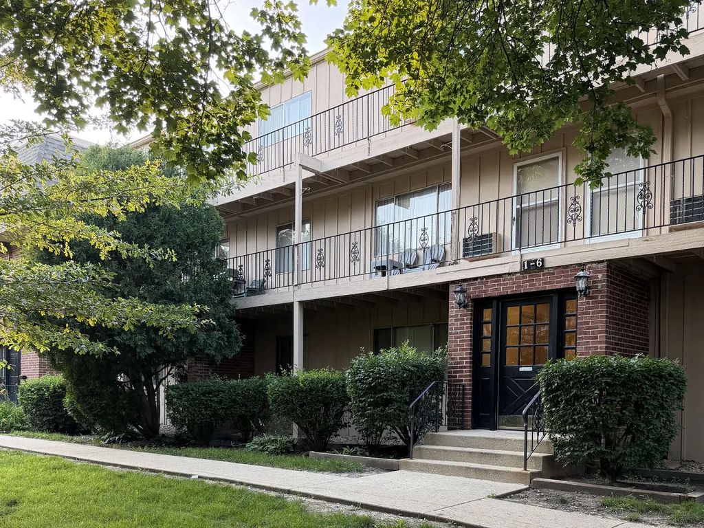 2404 Algonquin Road 5, Rolling Meadows