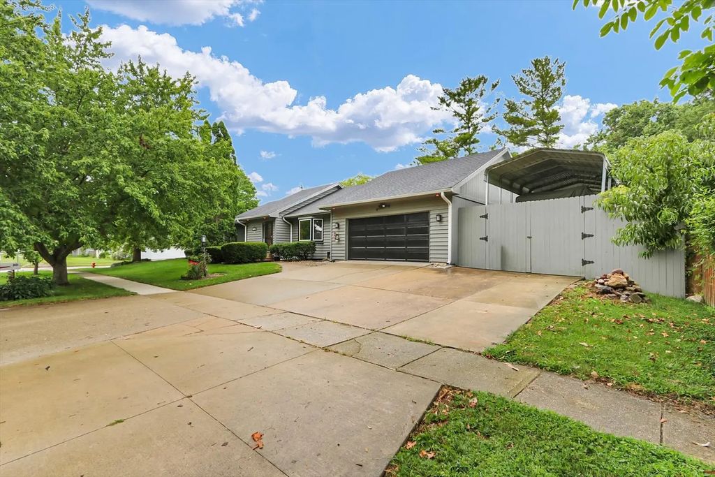 3501 Roxford Drive, Champaign