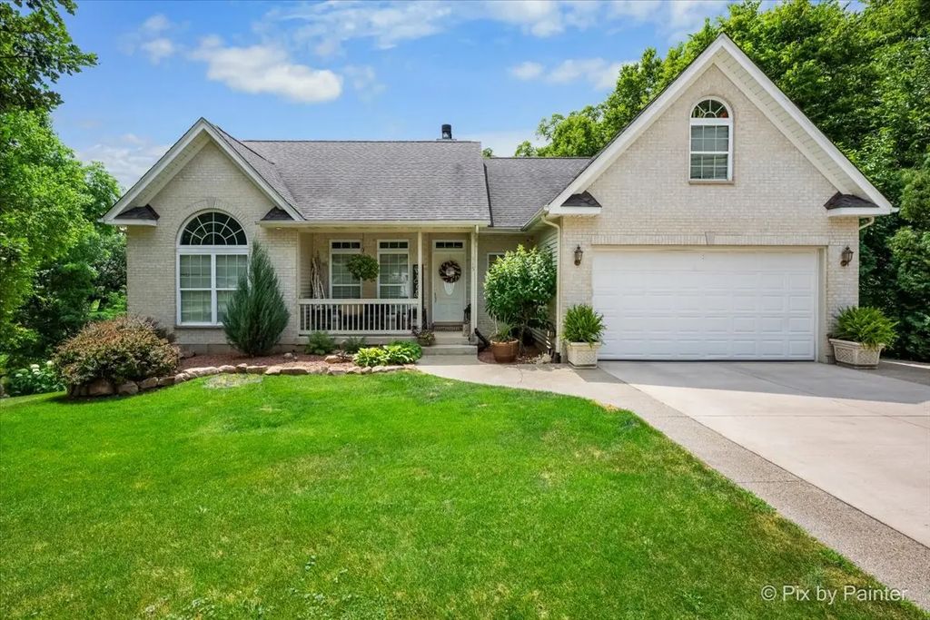 915 Nippersink Road, Spring Grove