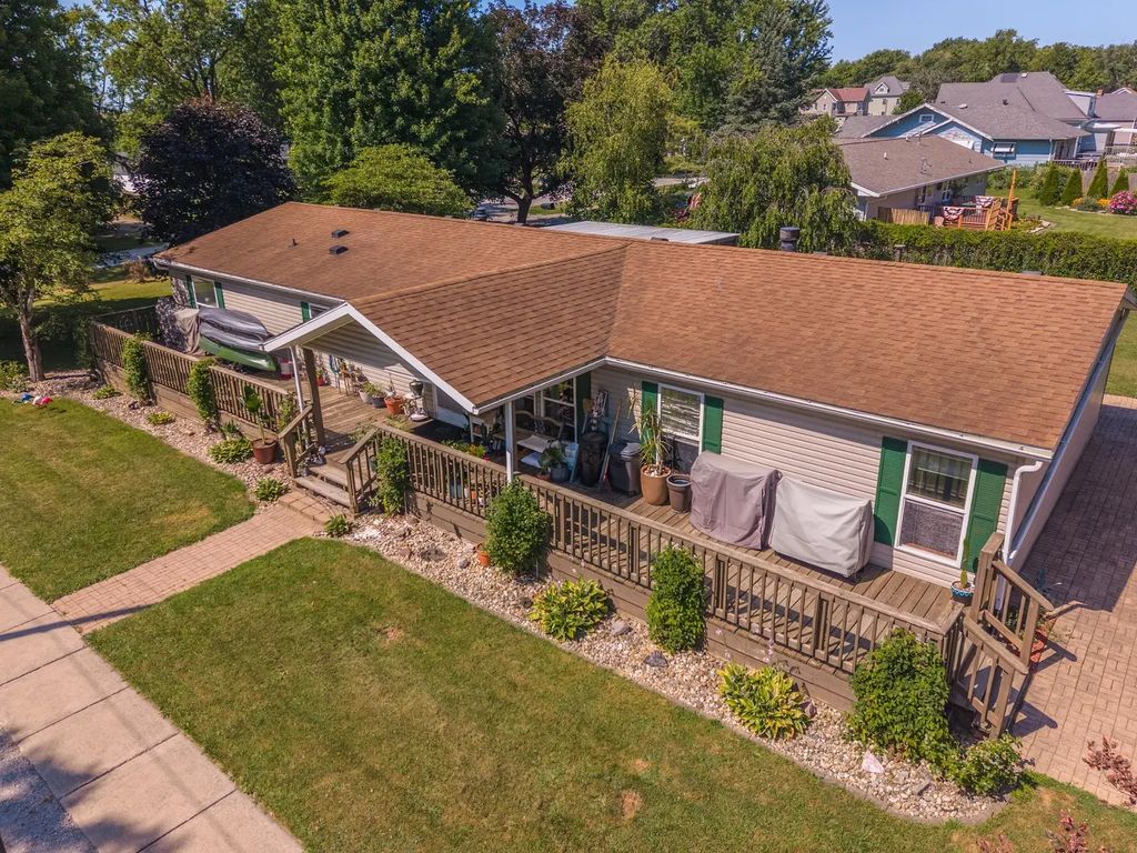 214 S 6th Street, Chatsworth