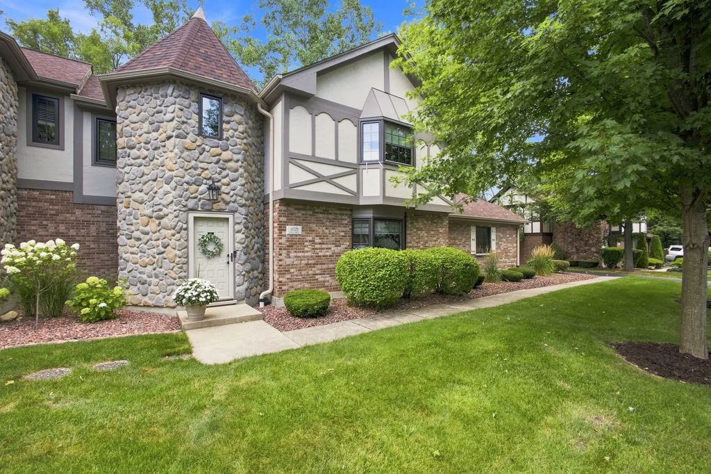 11725 S Black Forest Lane, Palos Park