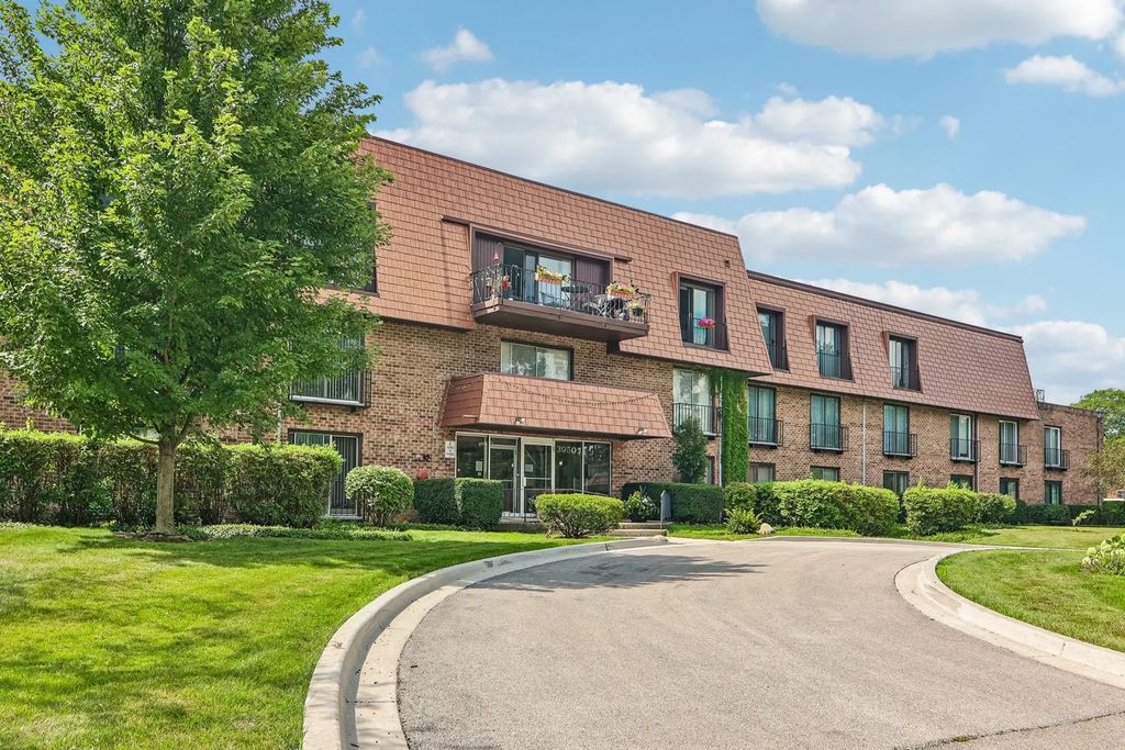 3950 Dundee Road 203, Northbrook, 60062