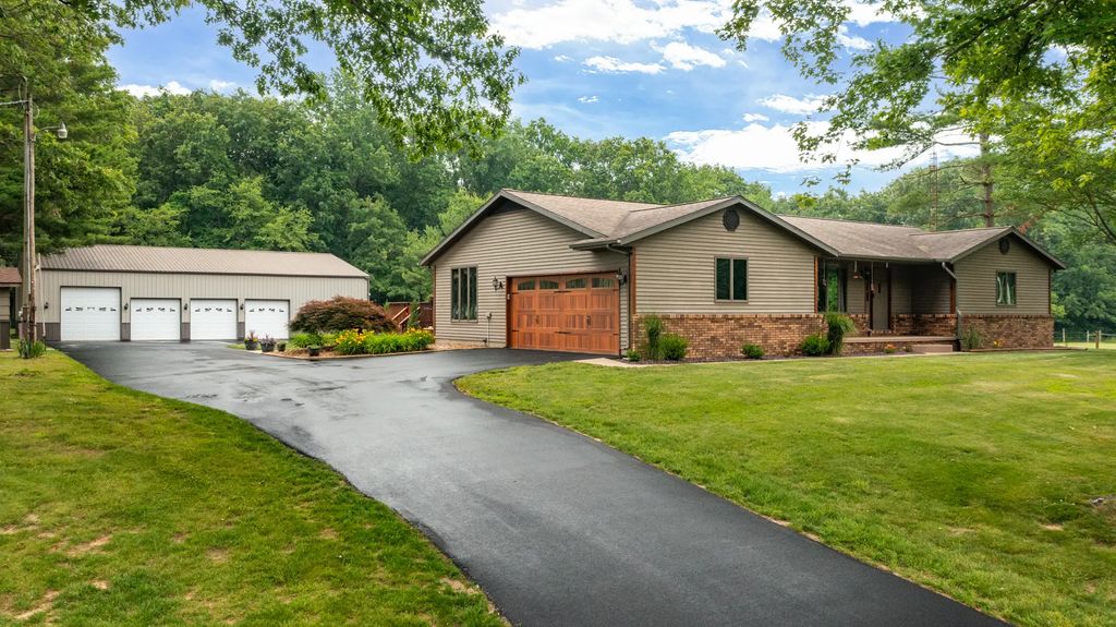 14480 N 1025th Street, Effingham
