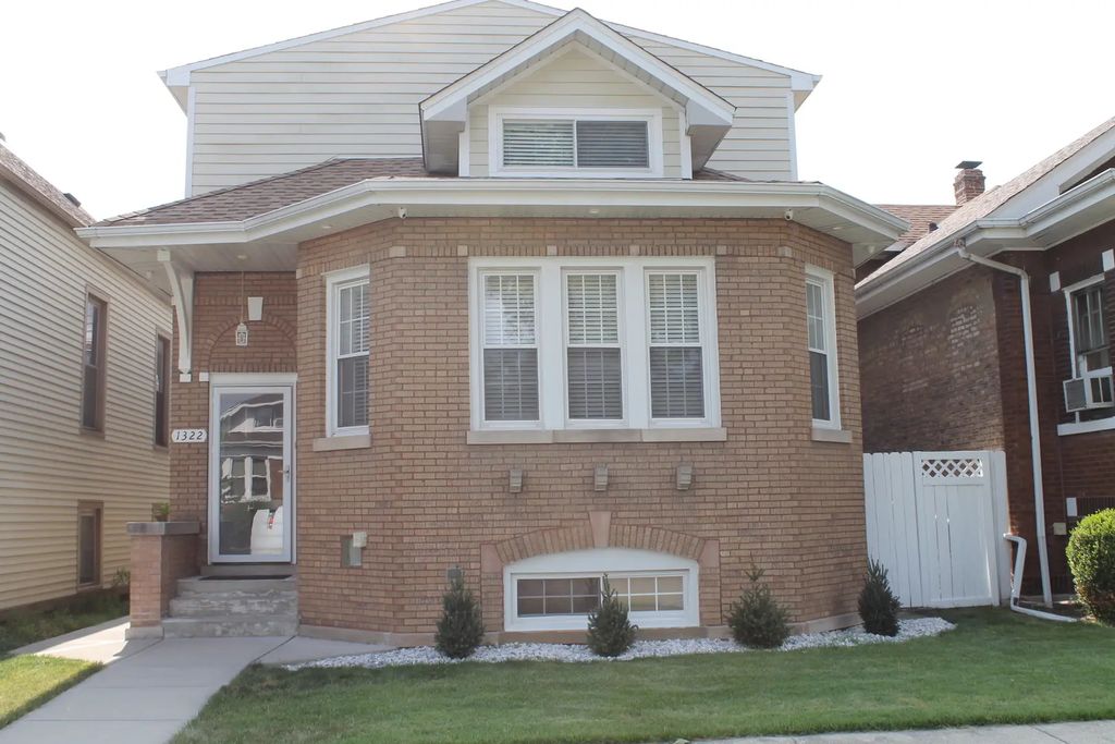 1322 Euclid Avenue, Berwyn