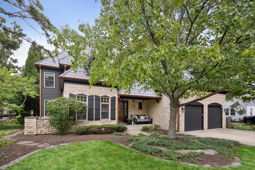 678 Oak Street, Glen Ellyn