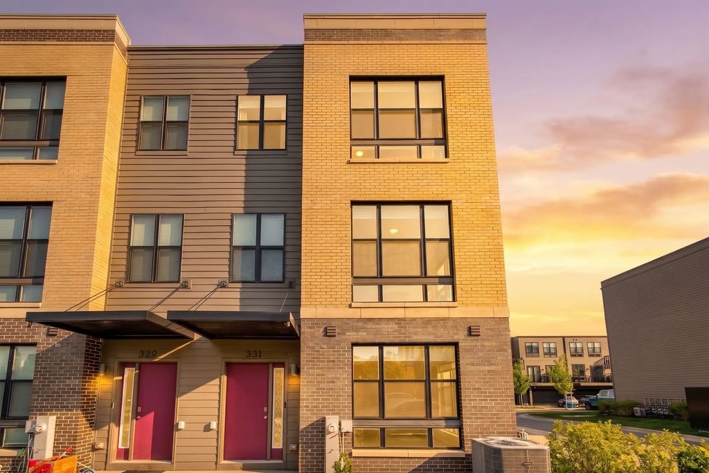 331 Summit Circle, Lombard