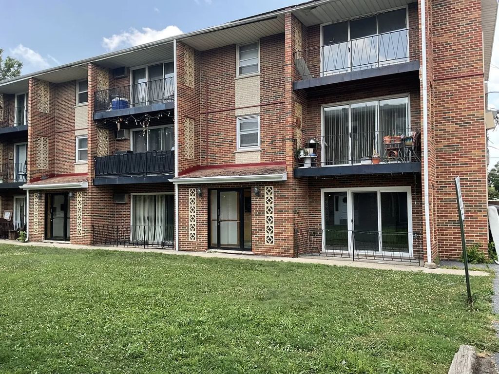 6436 W 64th Place C1, Chicago, 60638
